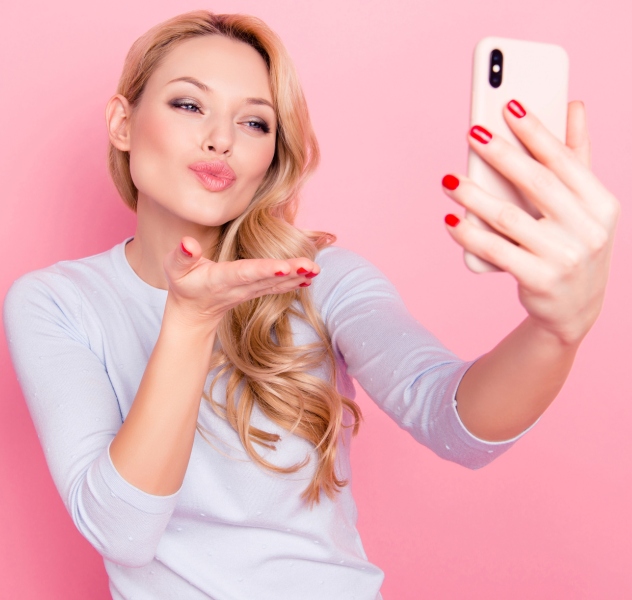 Selfies machen sie immer so verdammt scharf Selfies machen sie immer so verdammt scharf